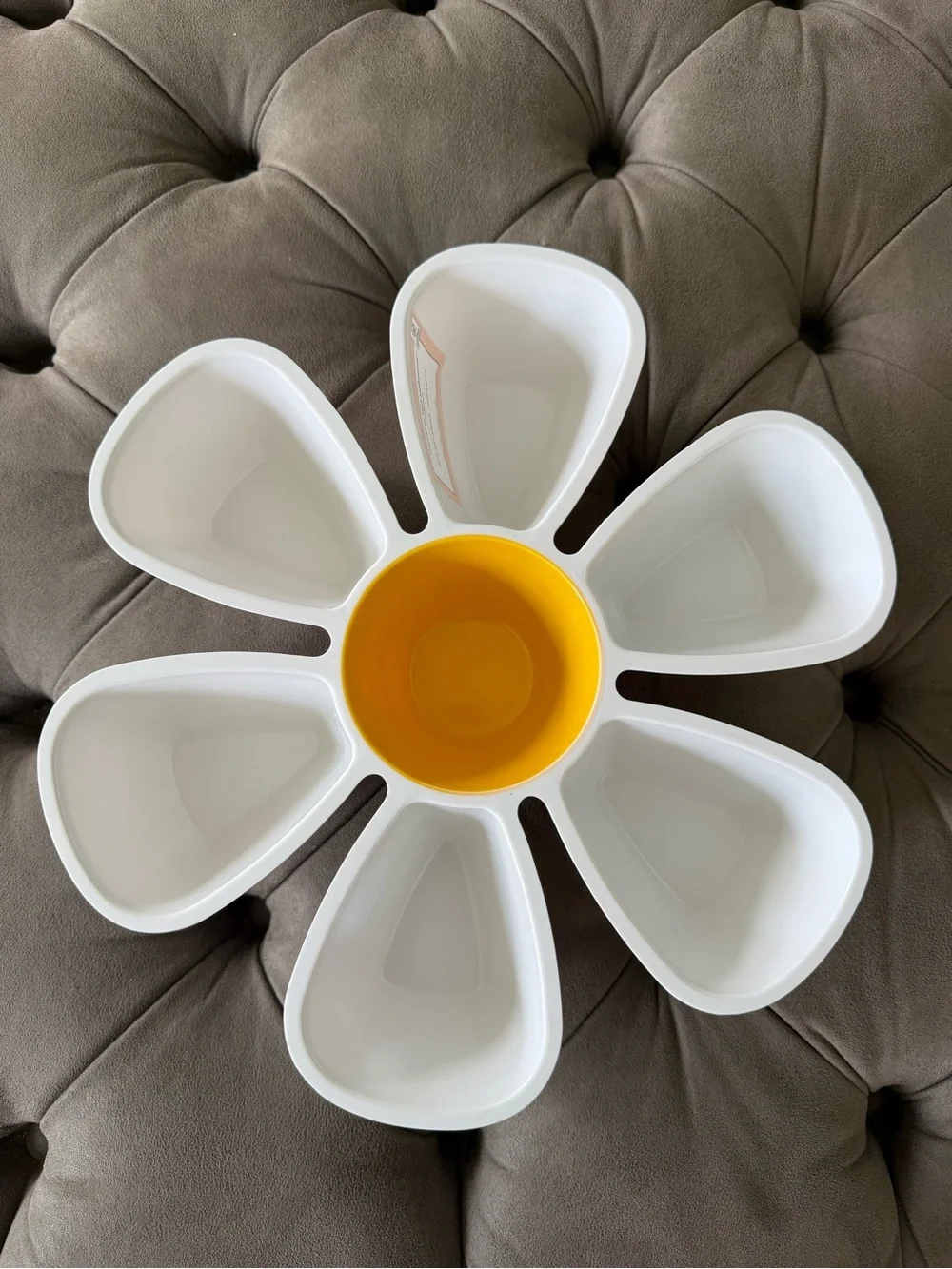 NEW Cupcakes & Cashmere Daisy Flower Snack Server Dish Melamine Container